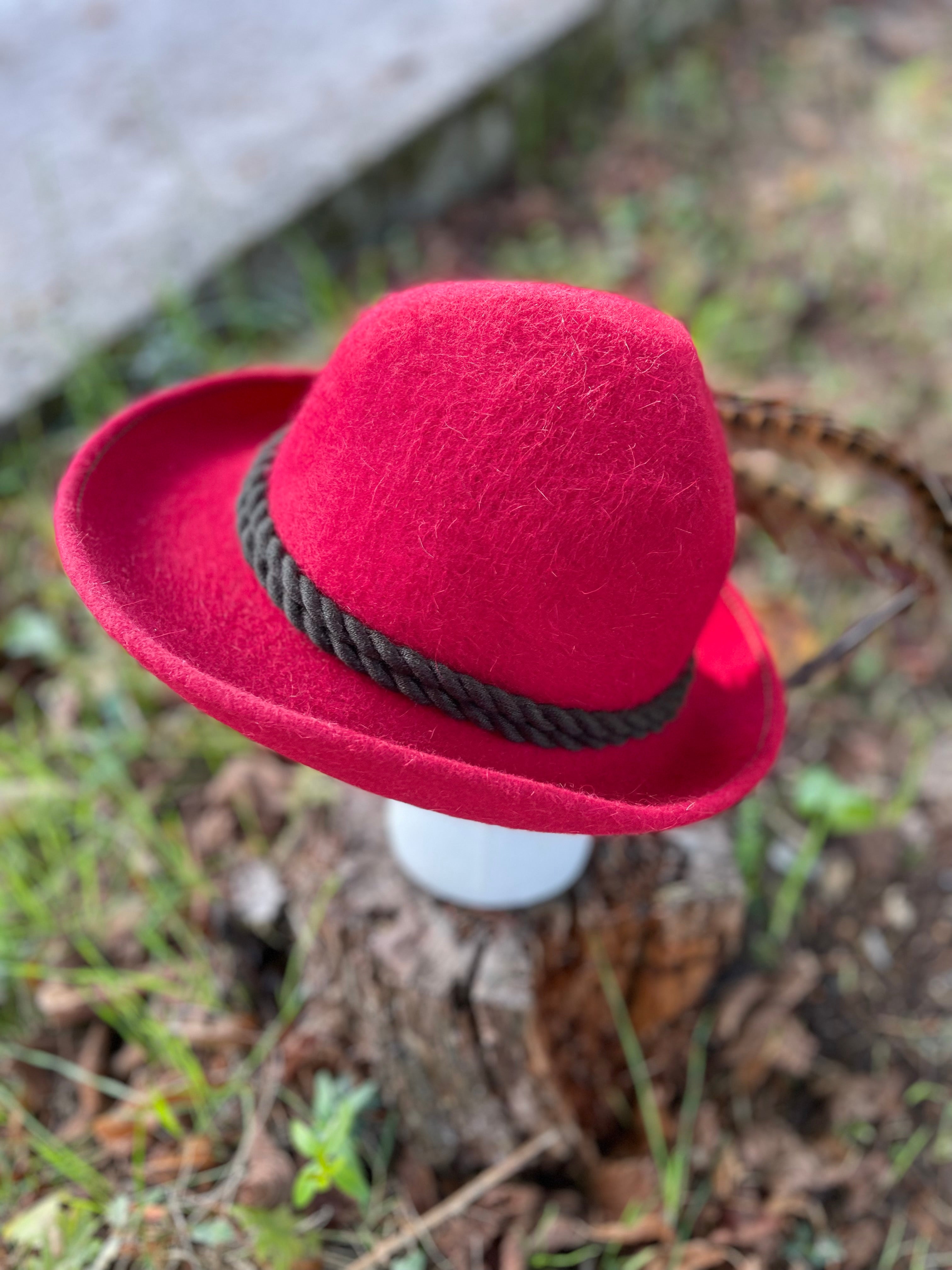 Chapeau tyrolien rouge vintage en laine feutrée