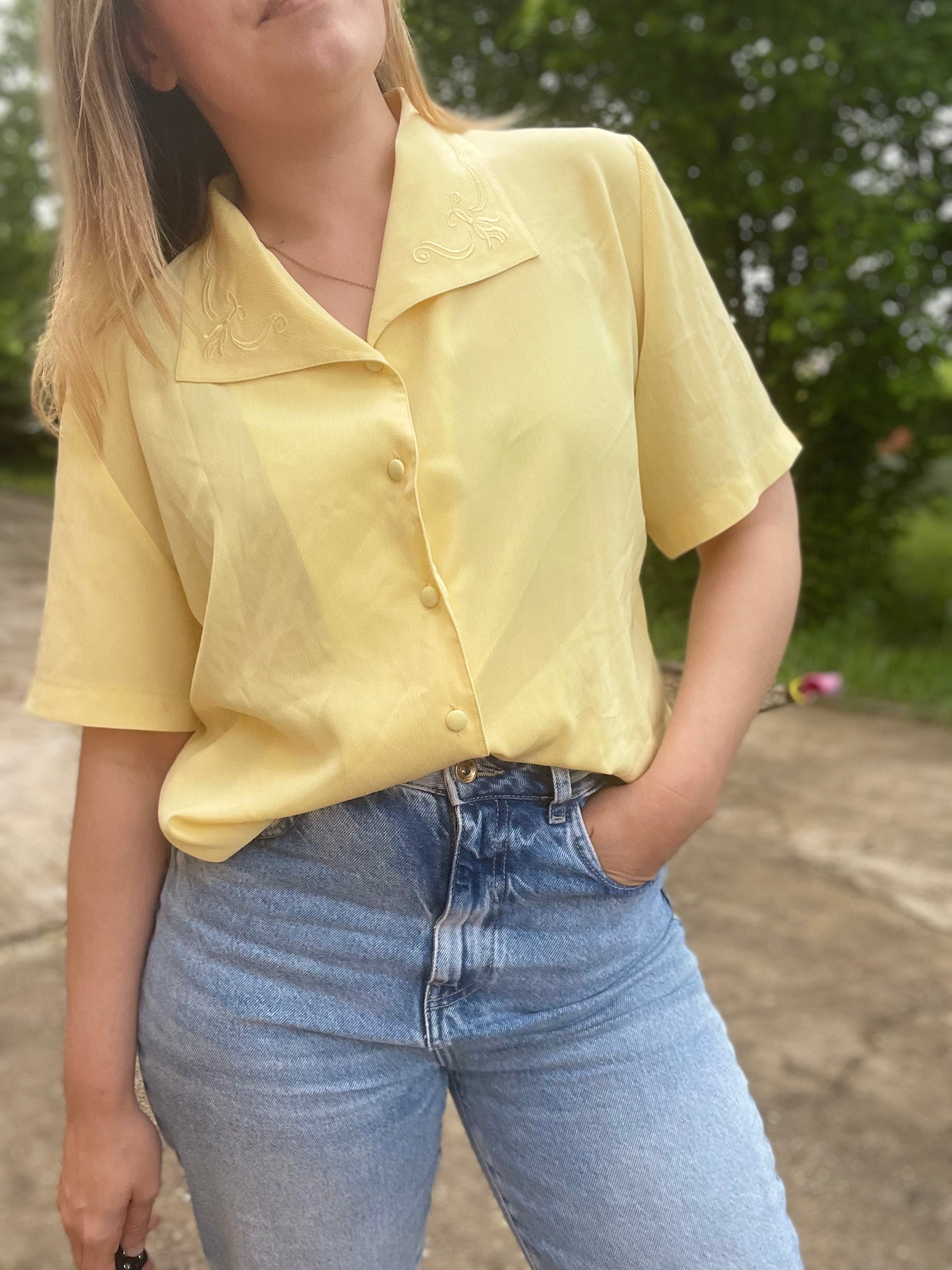 Chemise vintage jaune pastel brodée 40