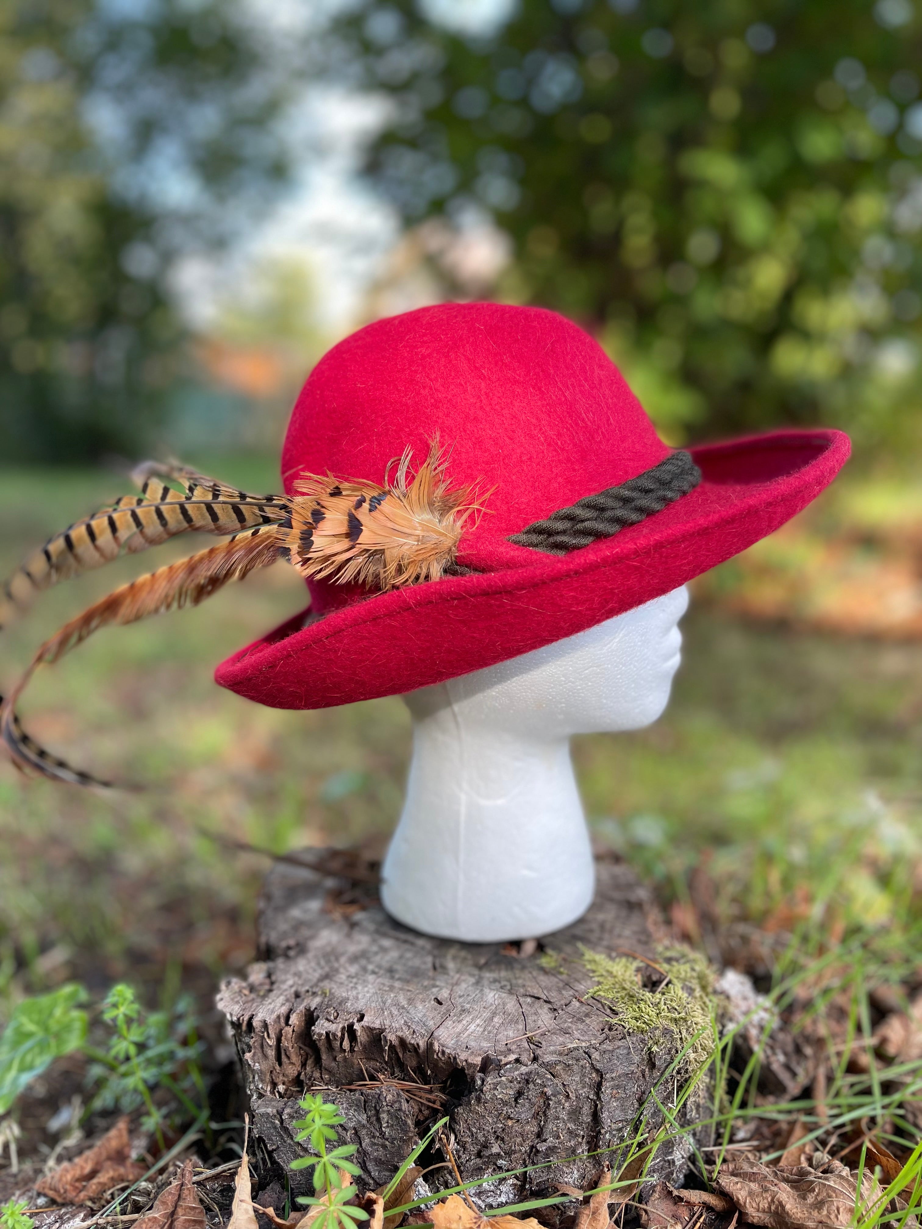 Chapeau tyrolien rouge vintage en laine feutrée