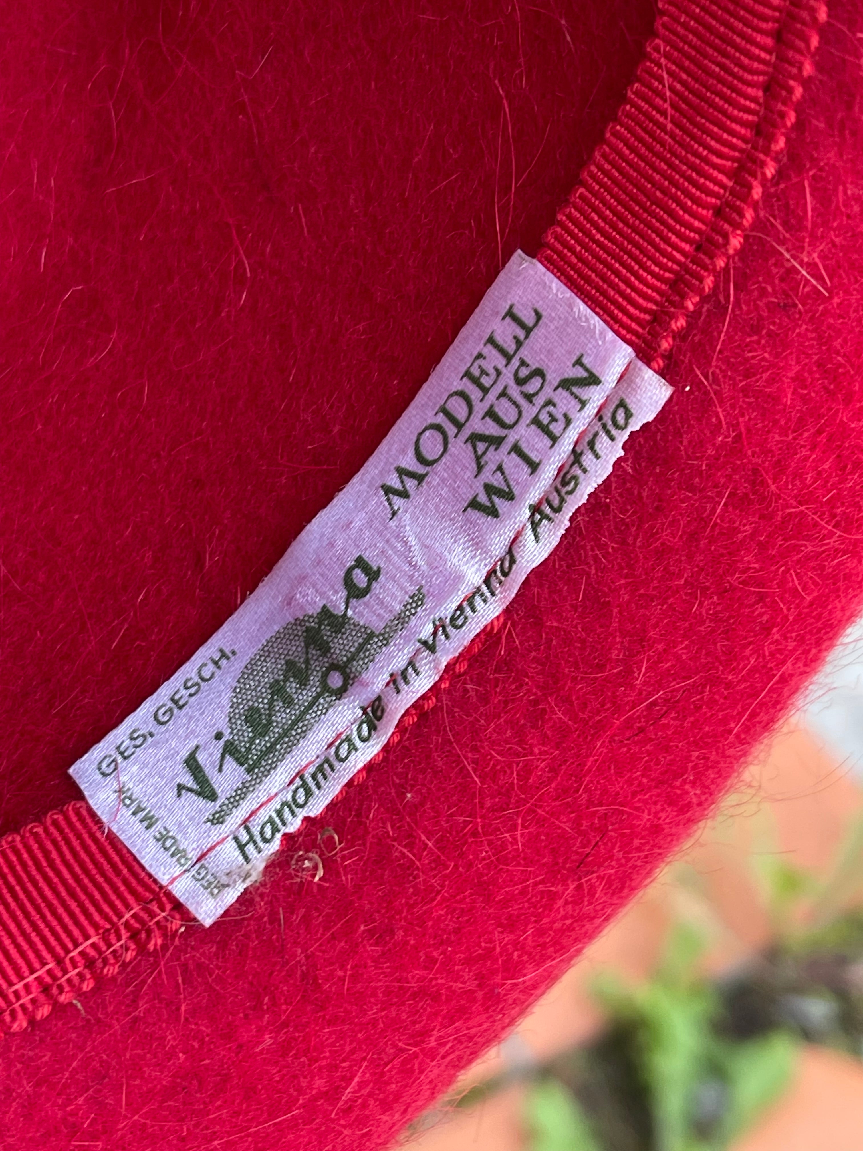 Chapeau tyrolien rouge vintage en laine feutrée