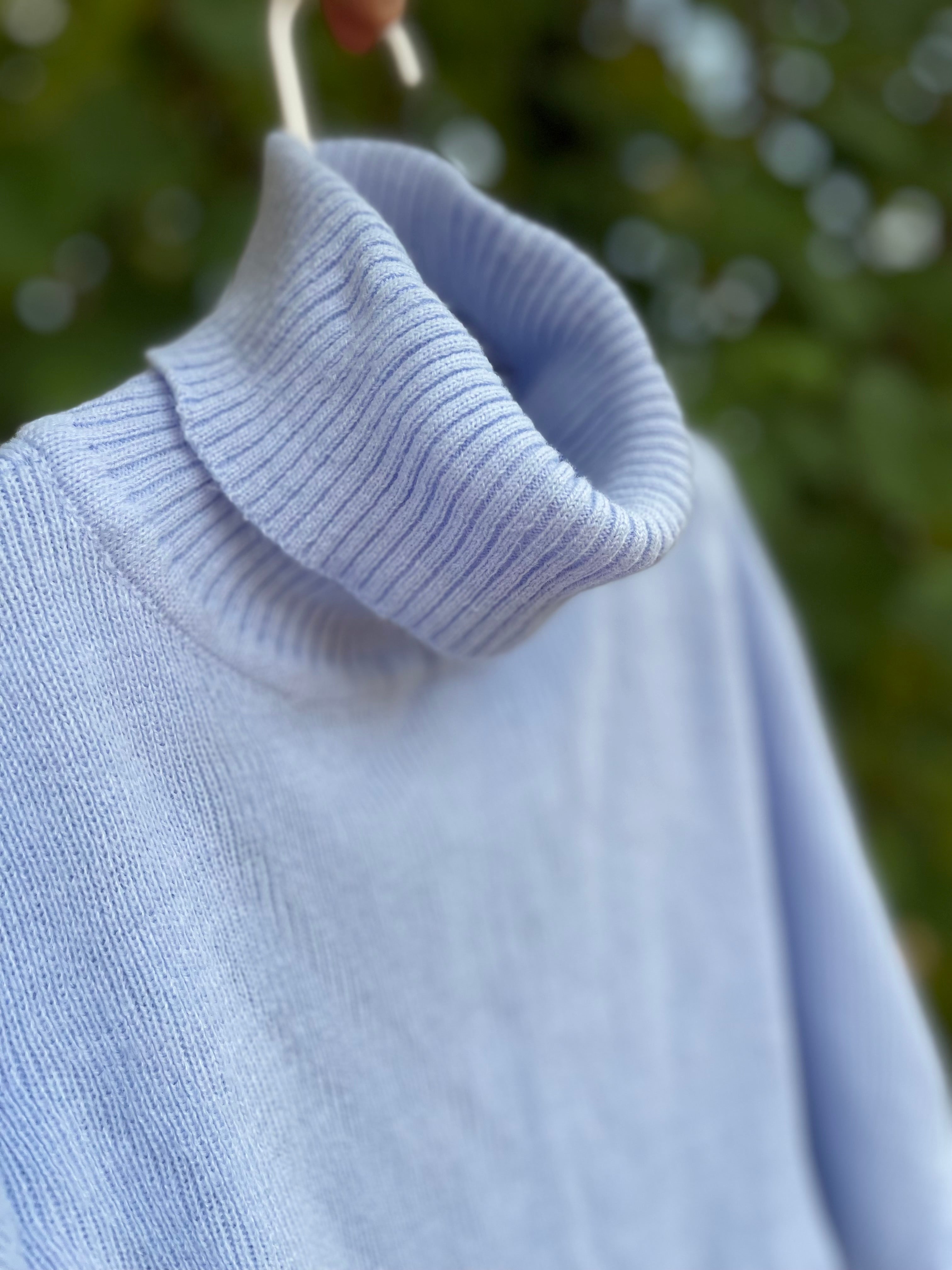 Cape poncho pompons bleu 3/6 ans