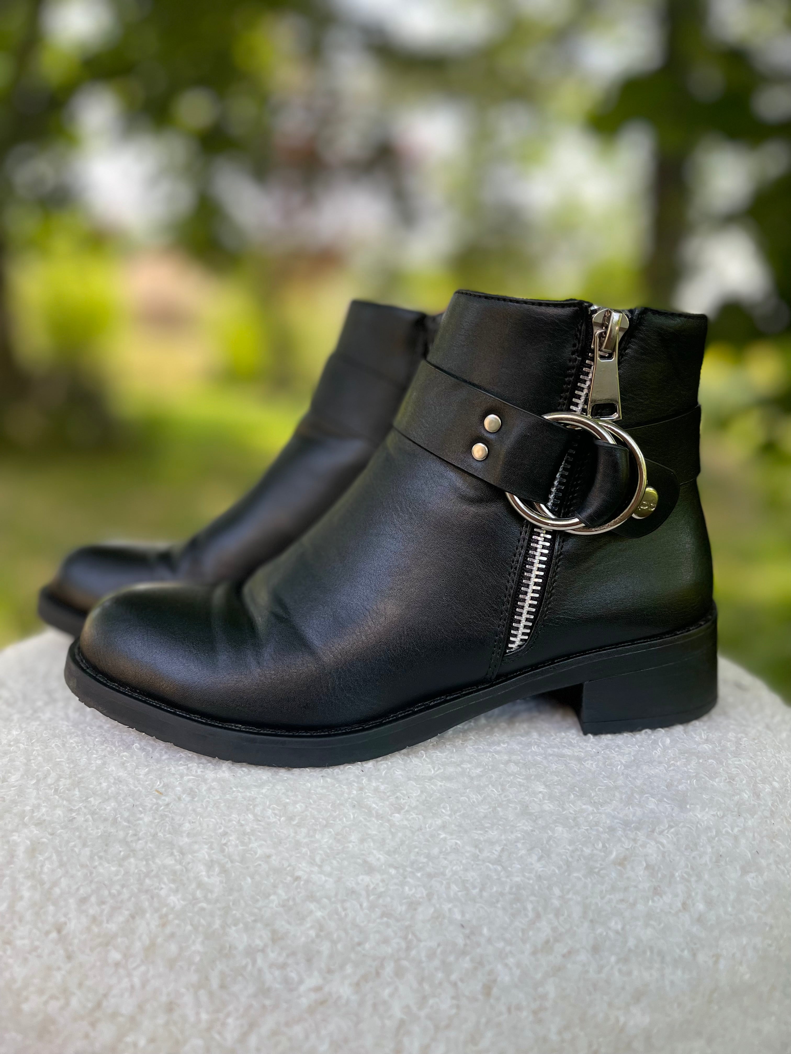 Bottines noires minimalistes LPB 36