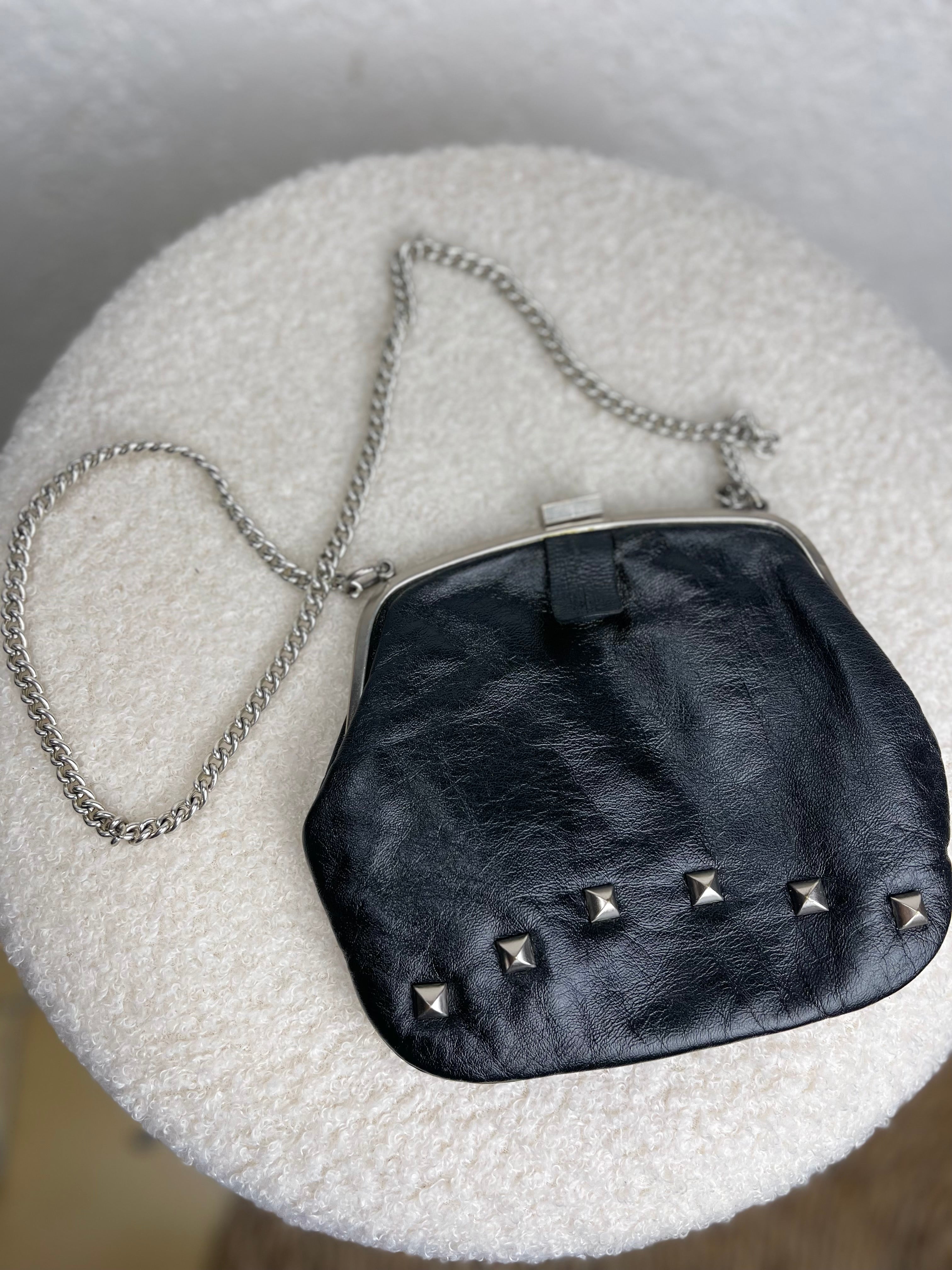 Sac vintage noir à clous argentés