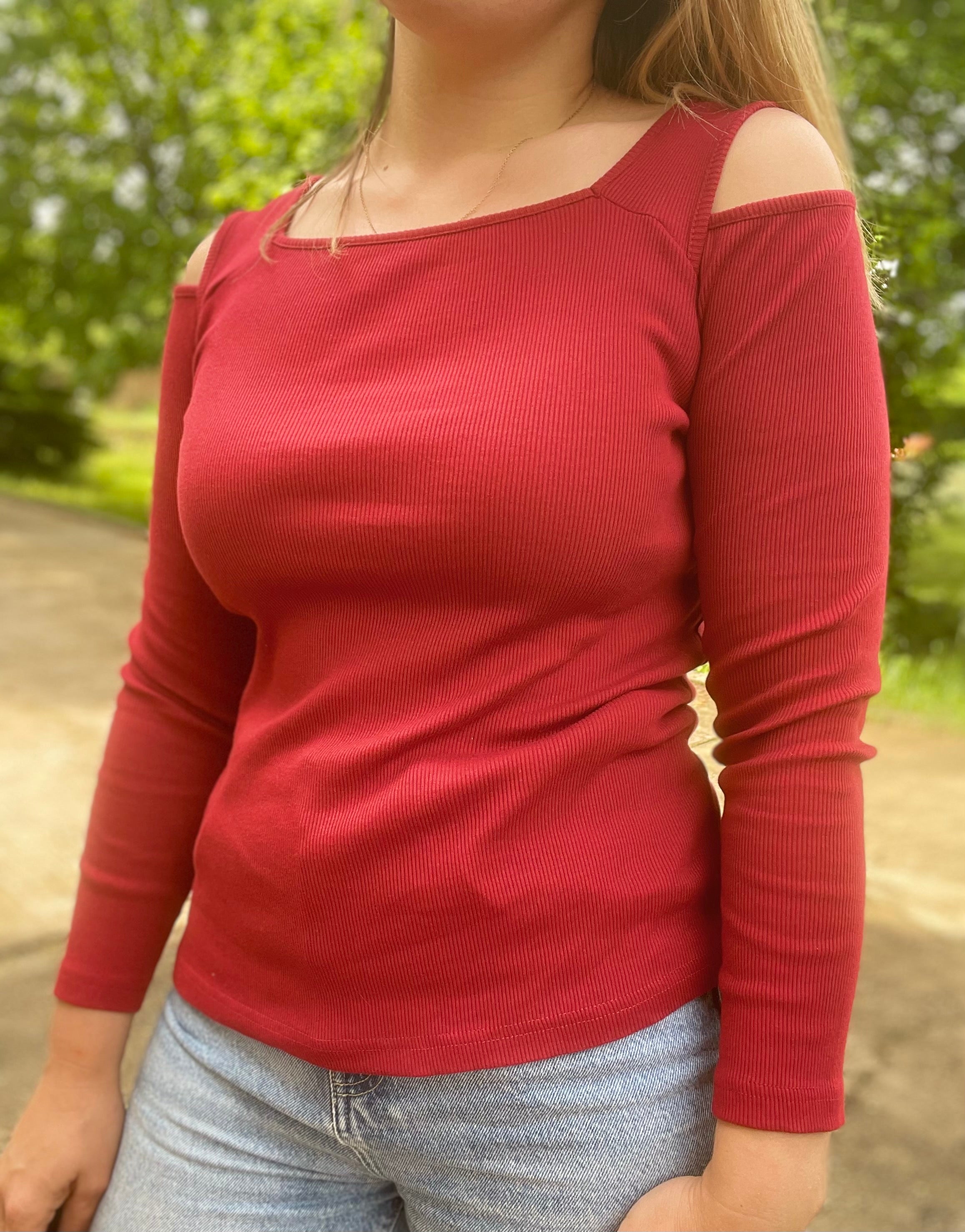 Top rouge épaules dénudées