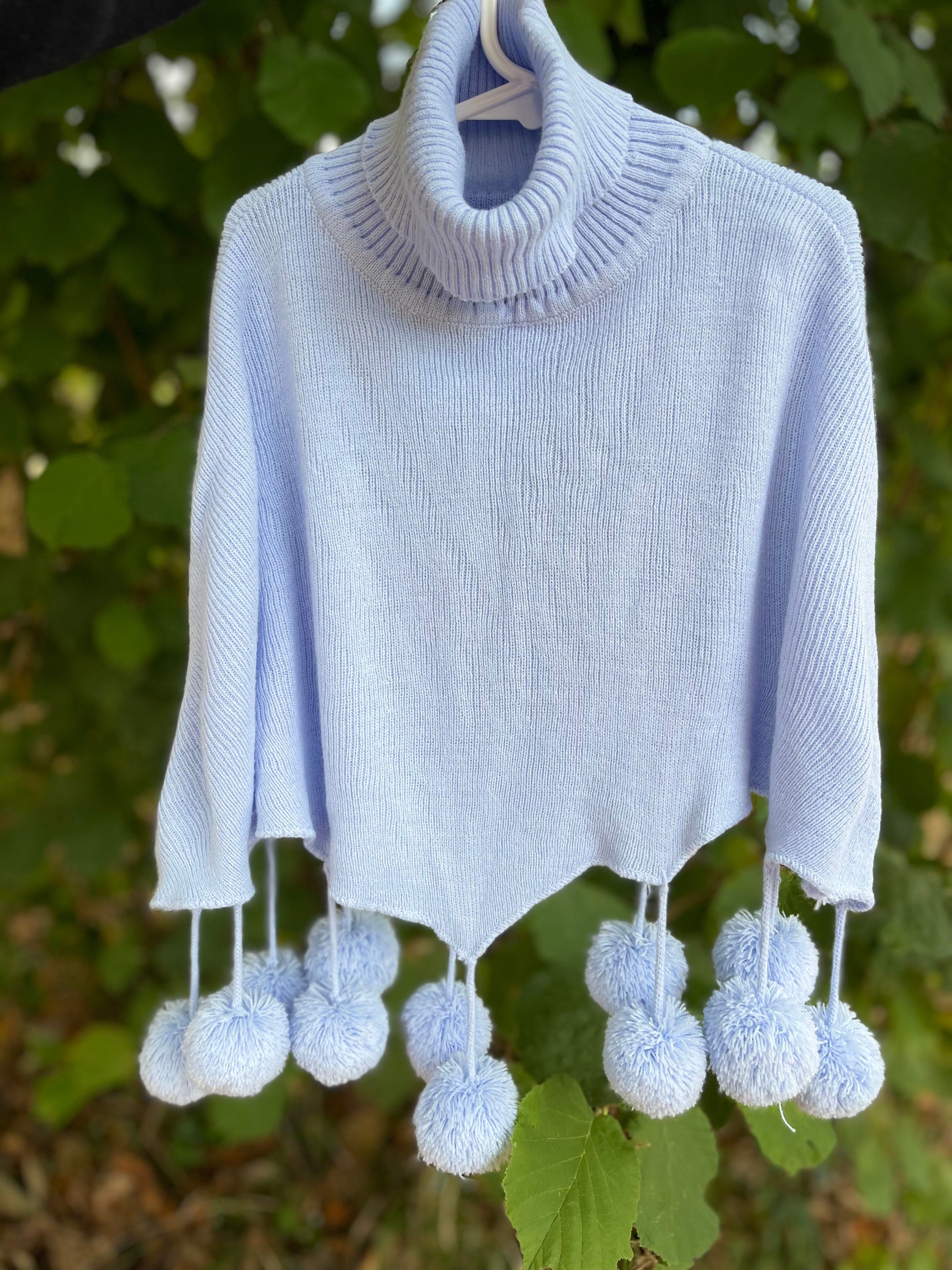 Cape poncho pompons bleu 3/6 ans
