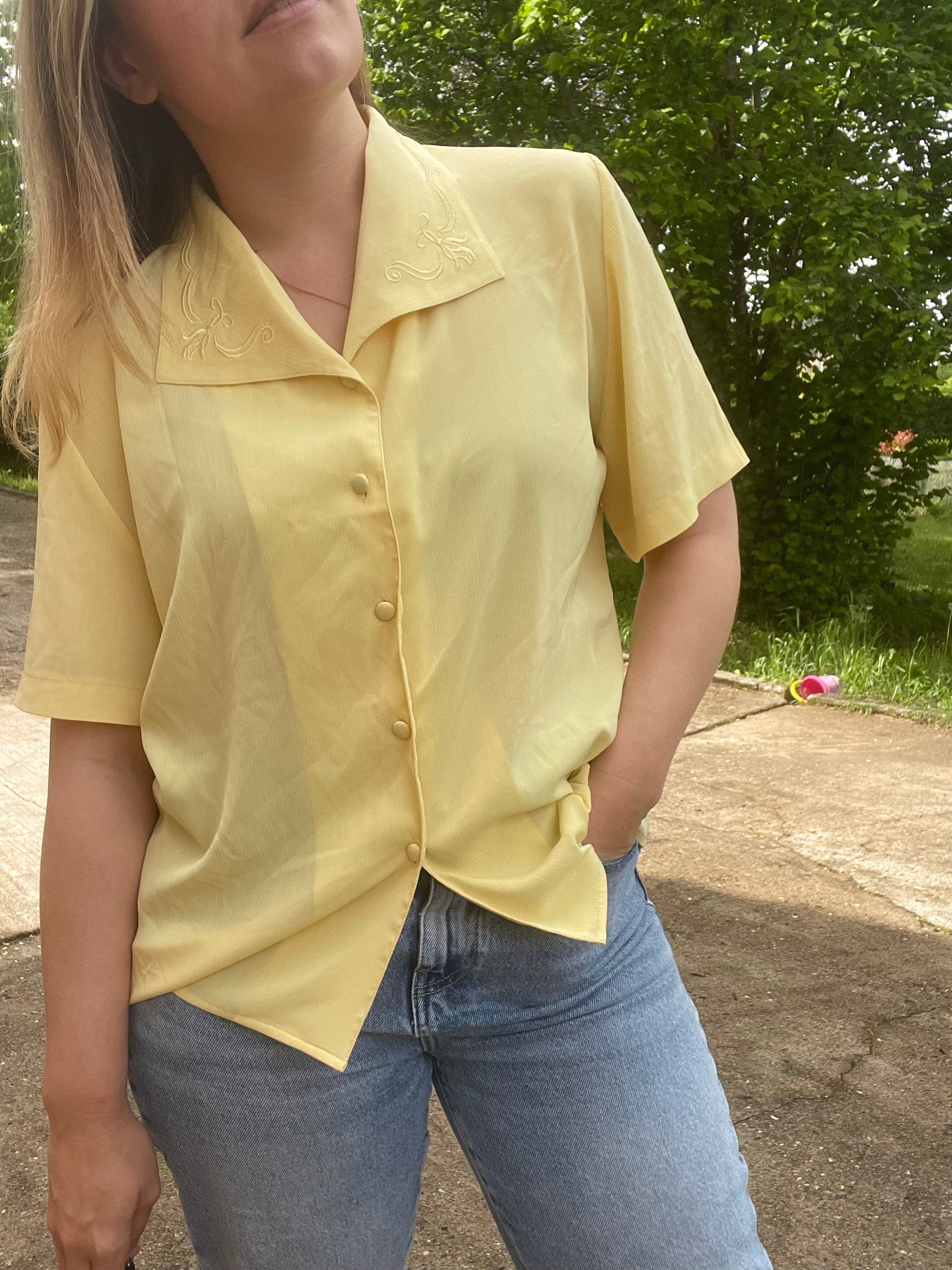 Chemise vintage jaune pastel brodée 40