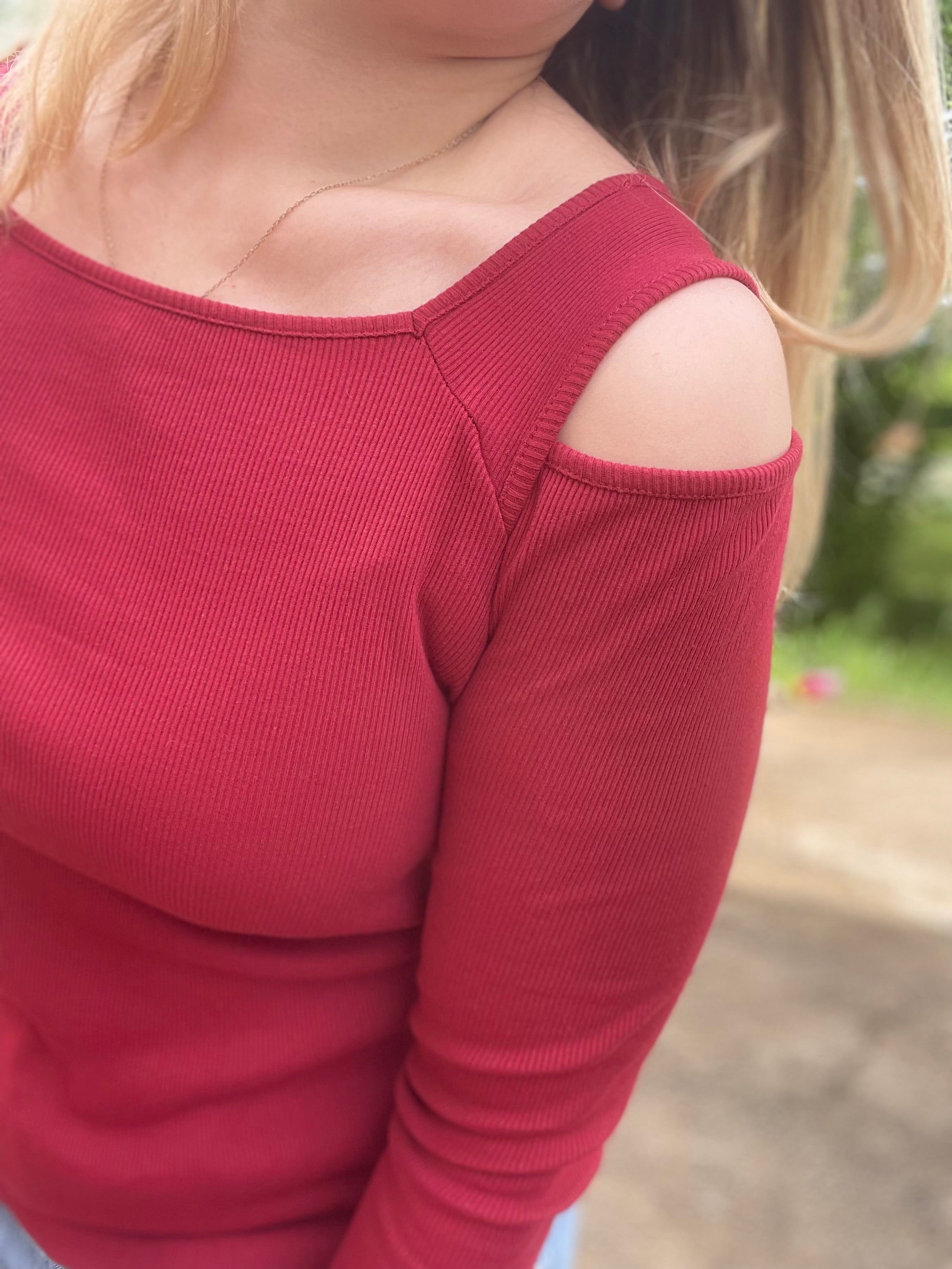 Top rouge épaules dénudées
