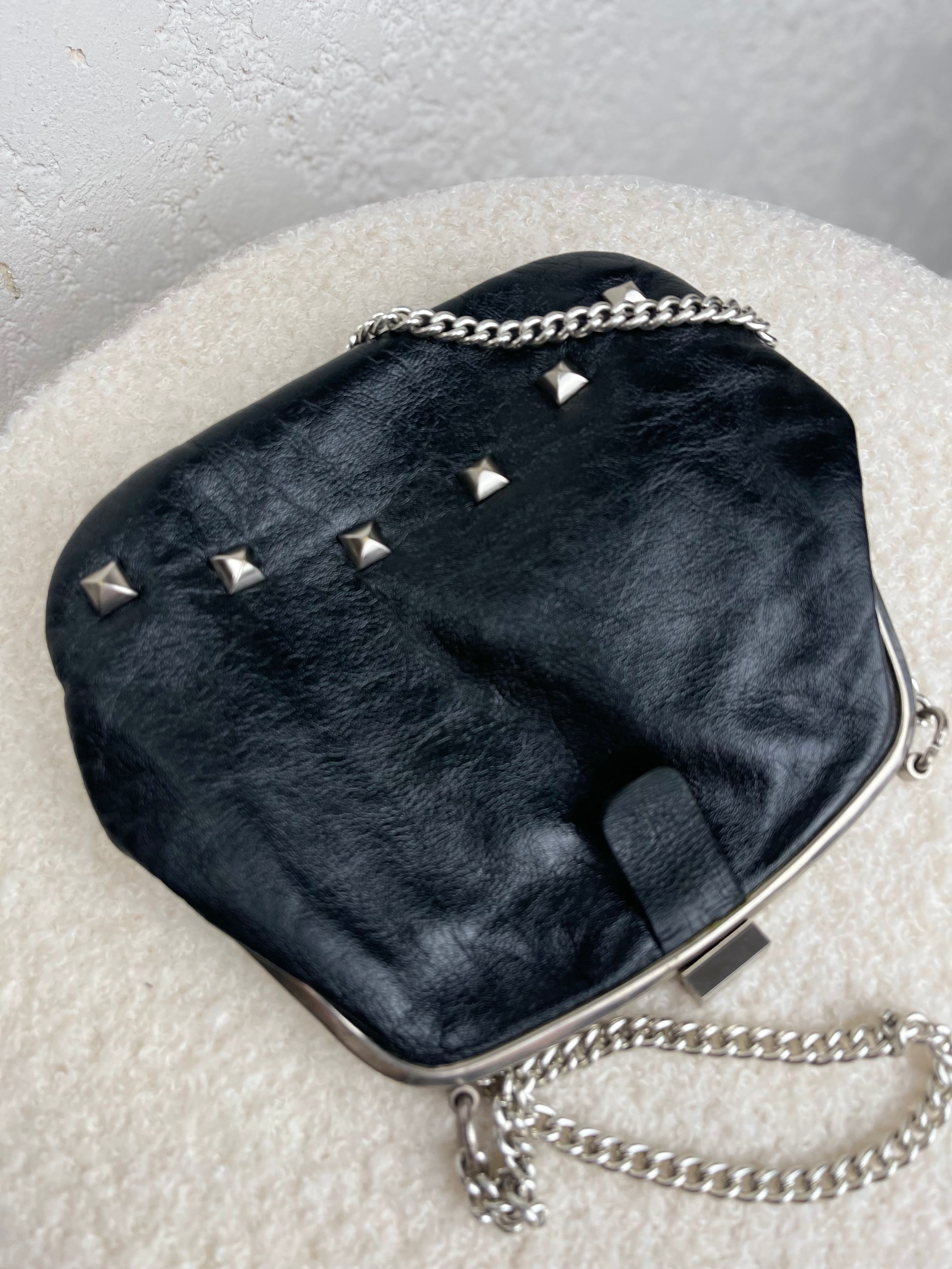 Sac vintage noir à clous argentés