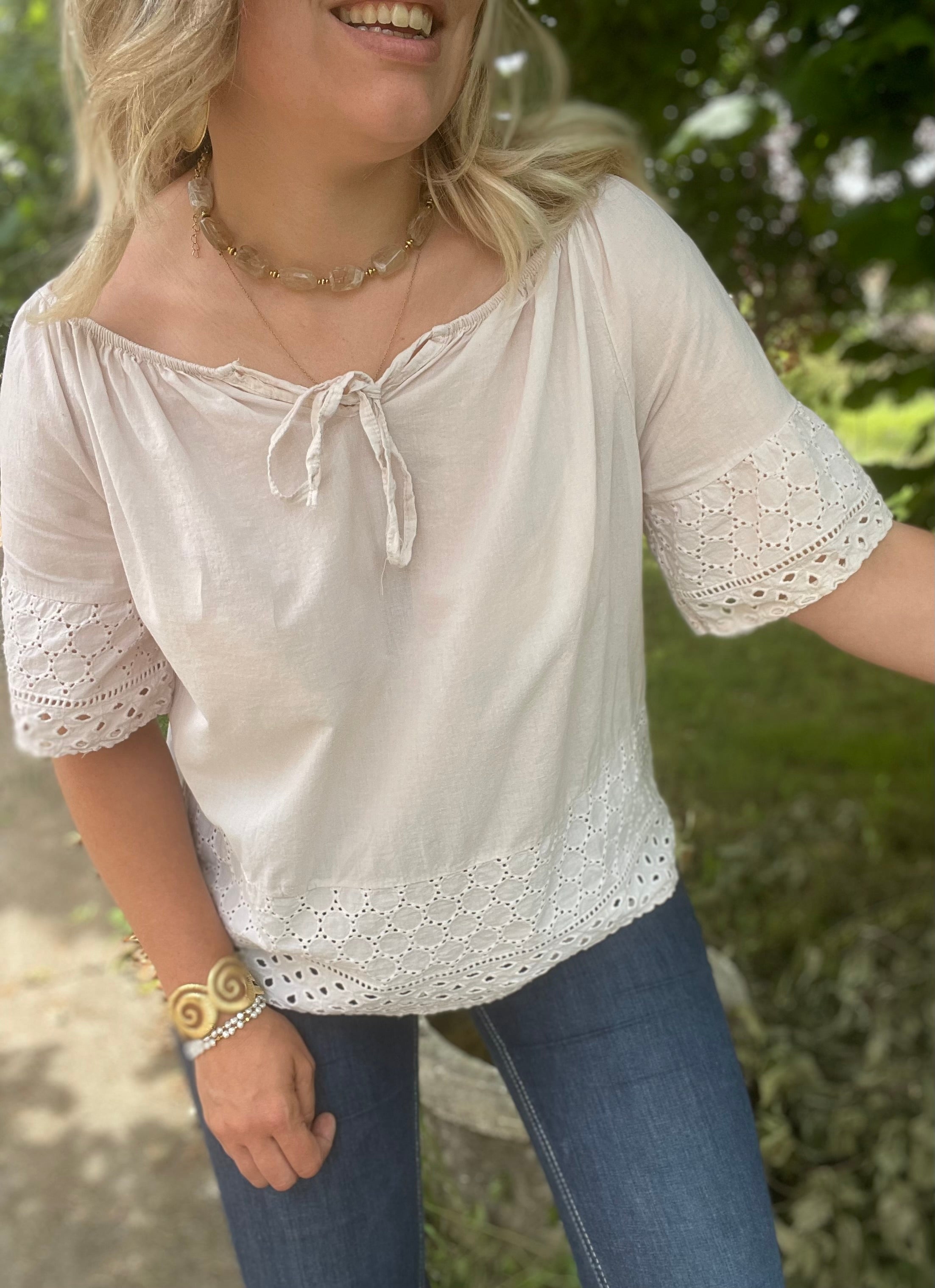 Blouse crème romantique ajourée 40-42