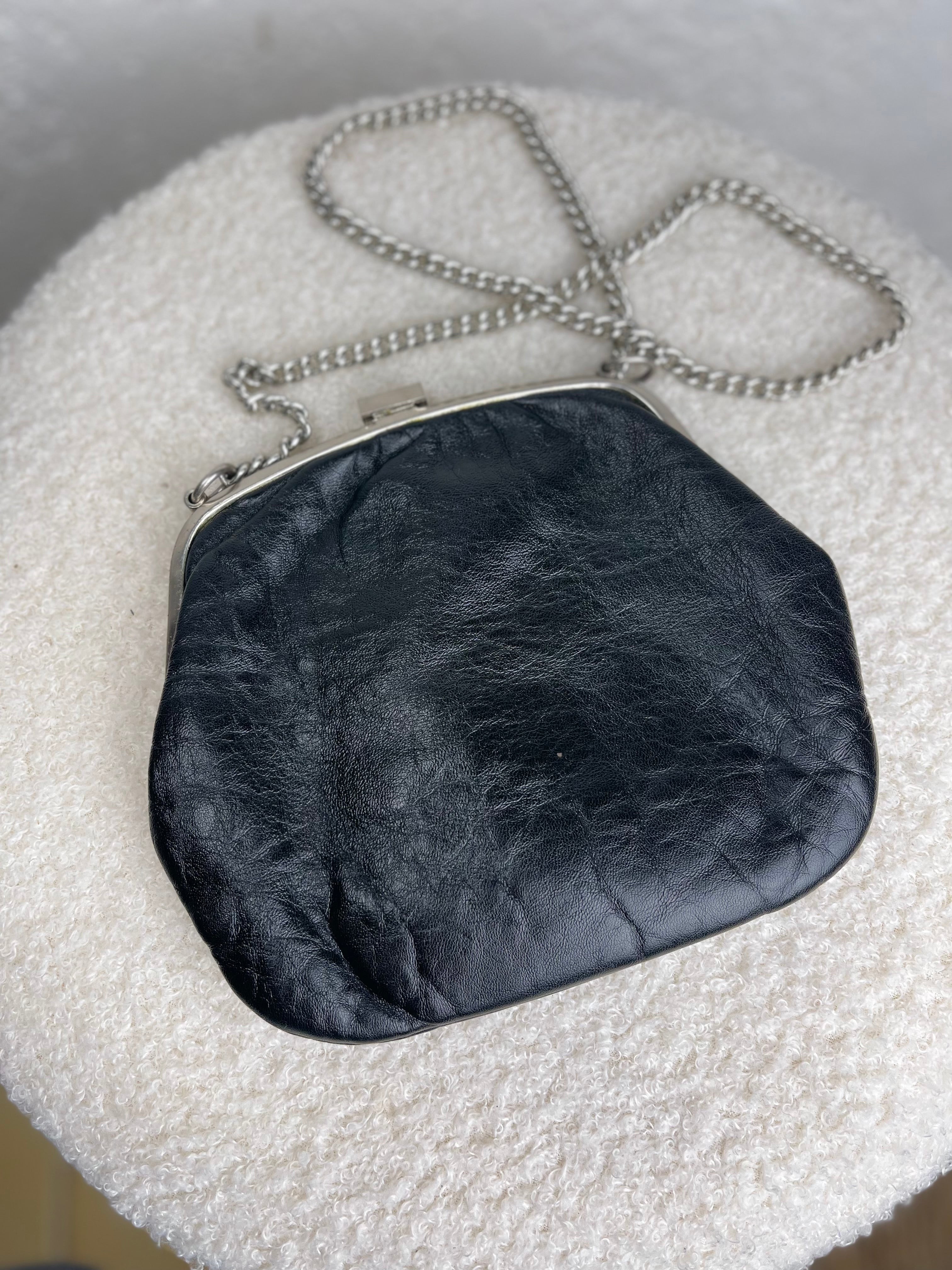 Sac vintage noir à clous argentés